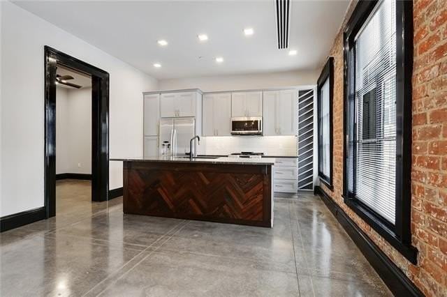 419 Carondelet St #403 - Photo 6 of 18