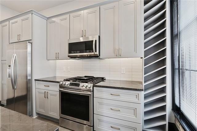 419 Carondelet St #403 - Photo 7 of 18