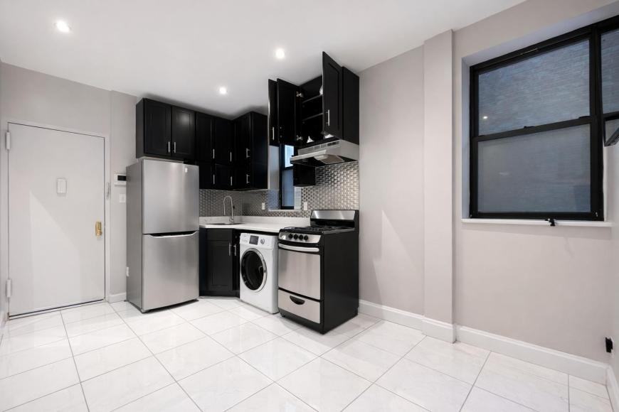 961 Columbus Ave - Photo 2 of 10