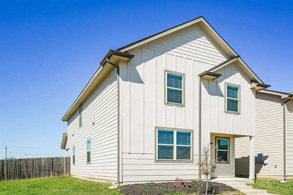 5244 Applegate Dr - Photo 2 of 16