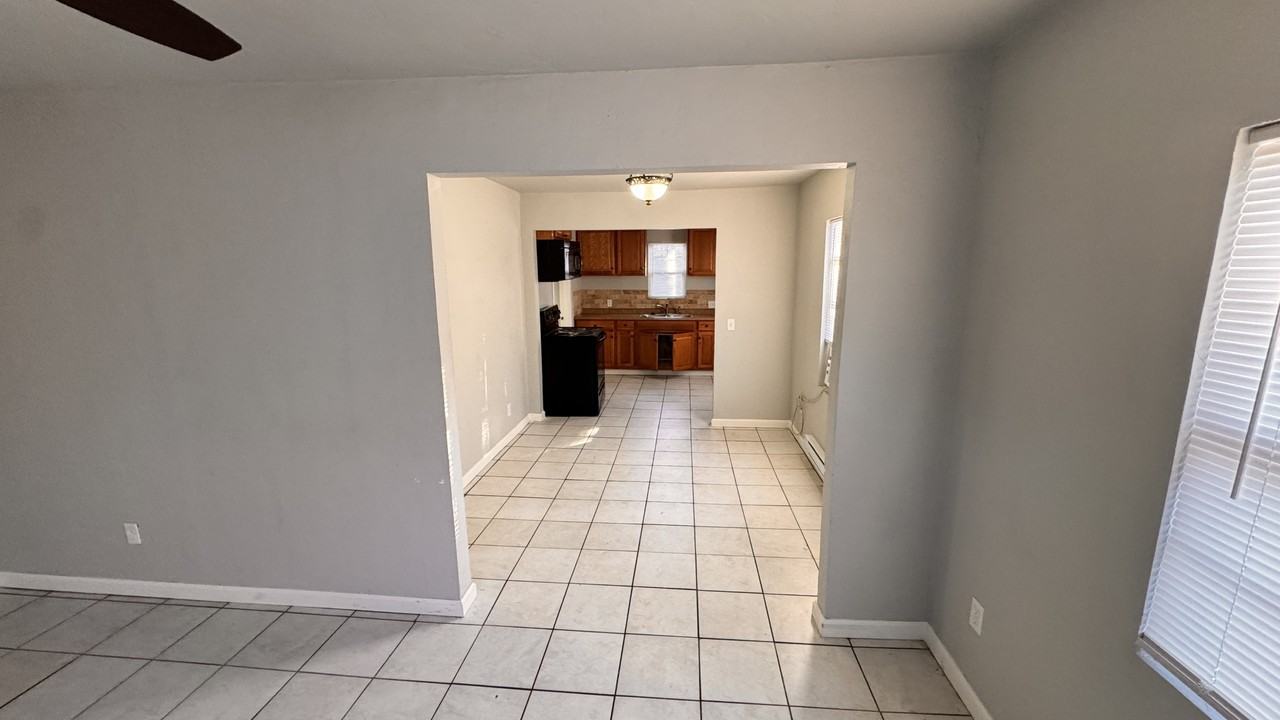 2620 Ne 19th St #1 - Photo 5 of 16