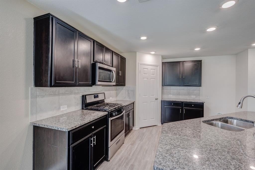 2700 Tobias Ln - Photo 7 of 22