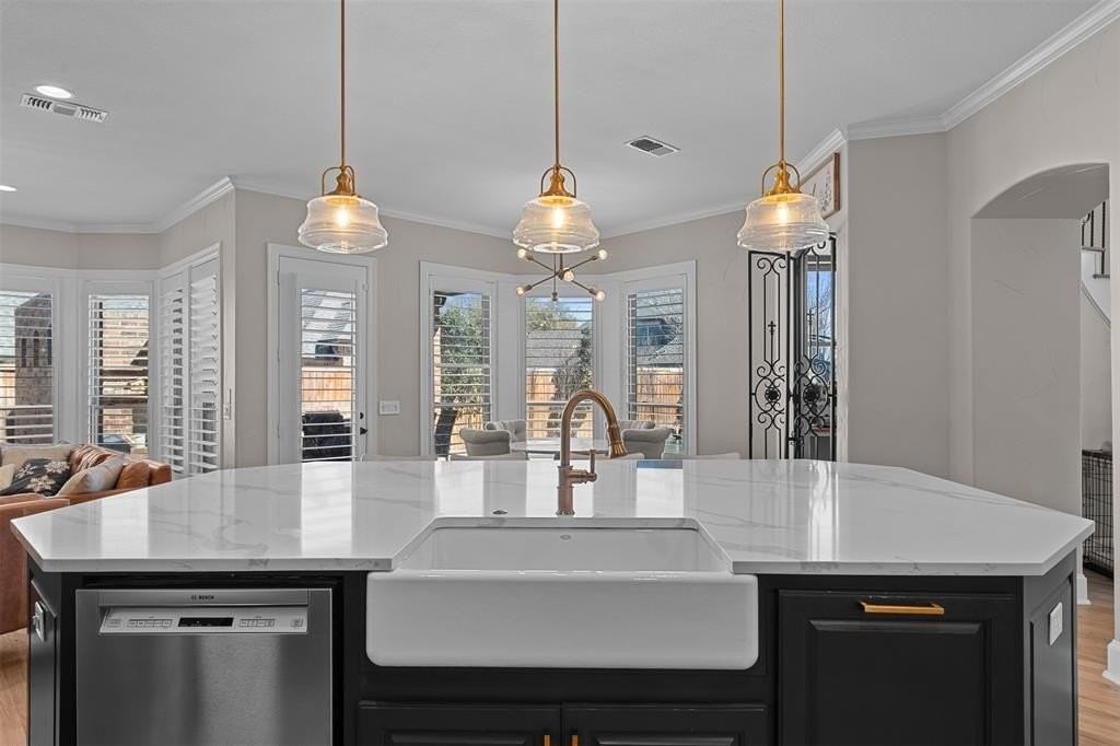 1621 Hidden Bluff Ct - Photo 6 of 39