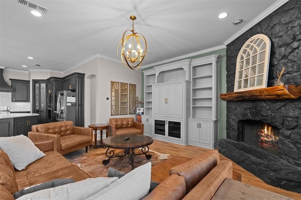 1621 Hidden Bluff Ct - Photo 7 of 39