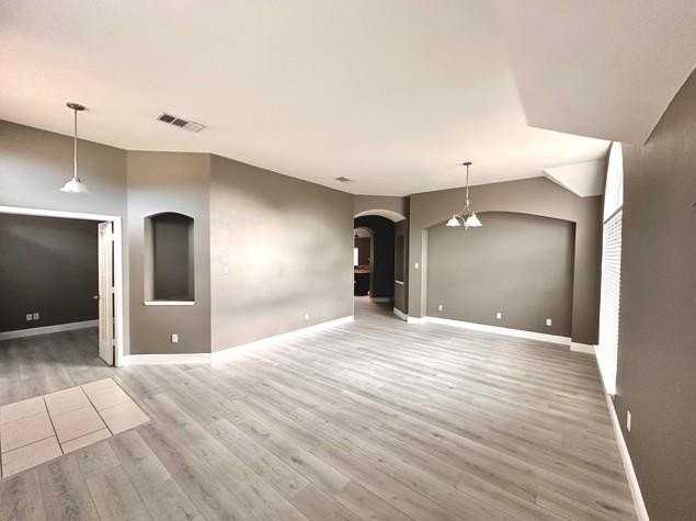 108 Dorsett Dr - Photo 4 of 20