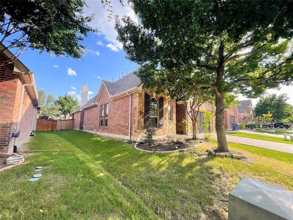 3103 Townsend Dr - Photo 3 of 40