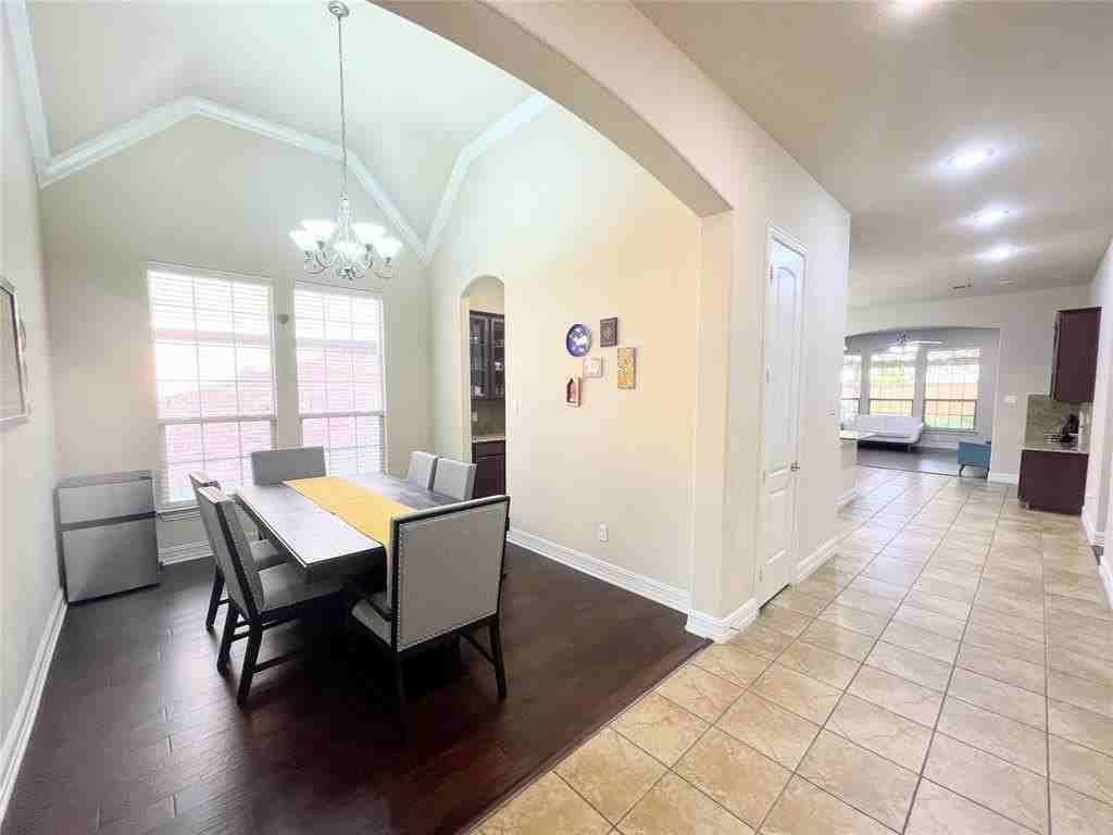 3103 Townsend Dr - Photo 4 of 40