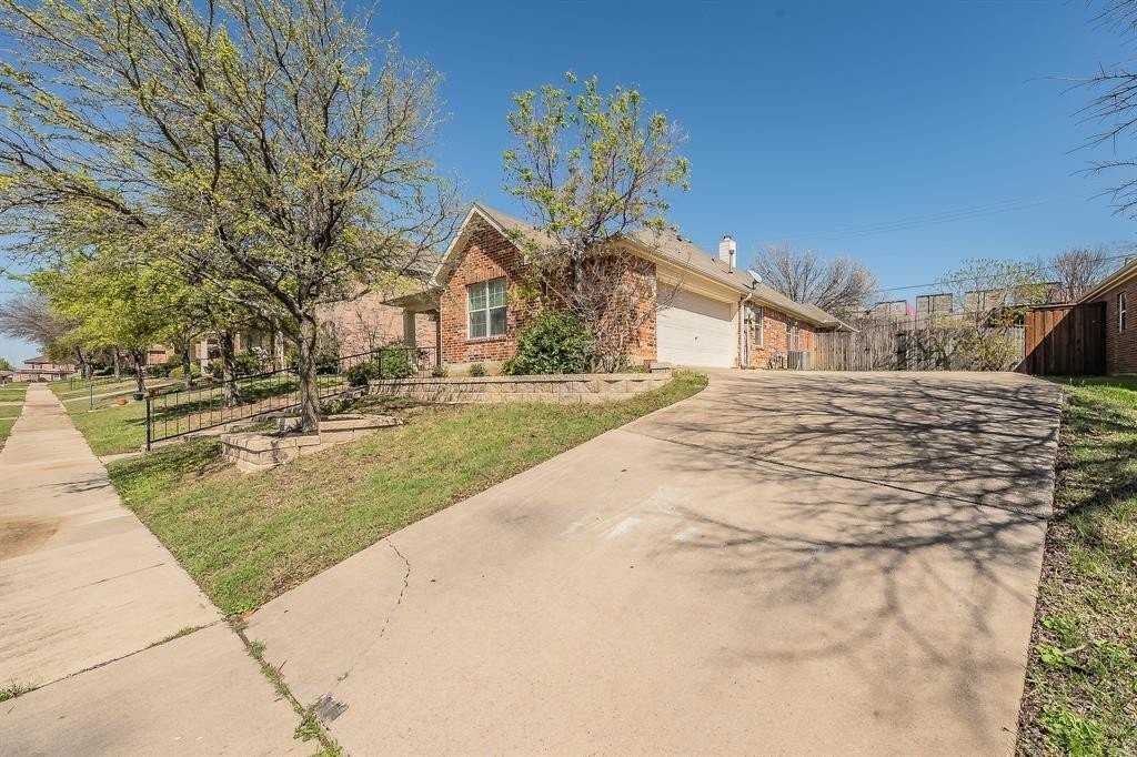 5720 Hilton Head Dr - Photo 4 of 23