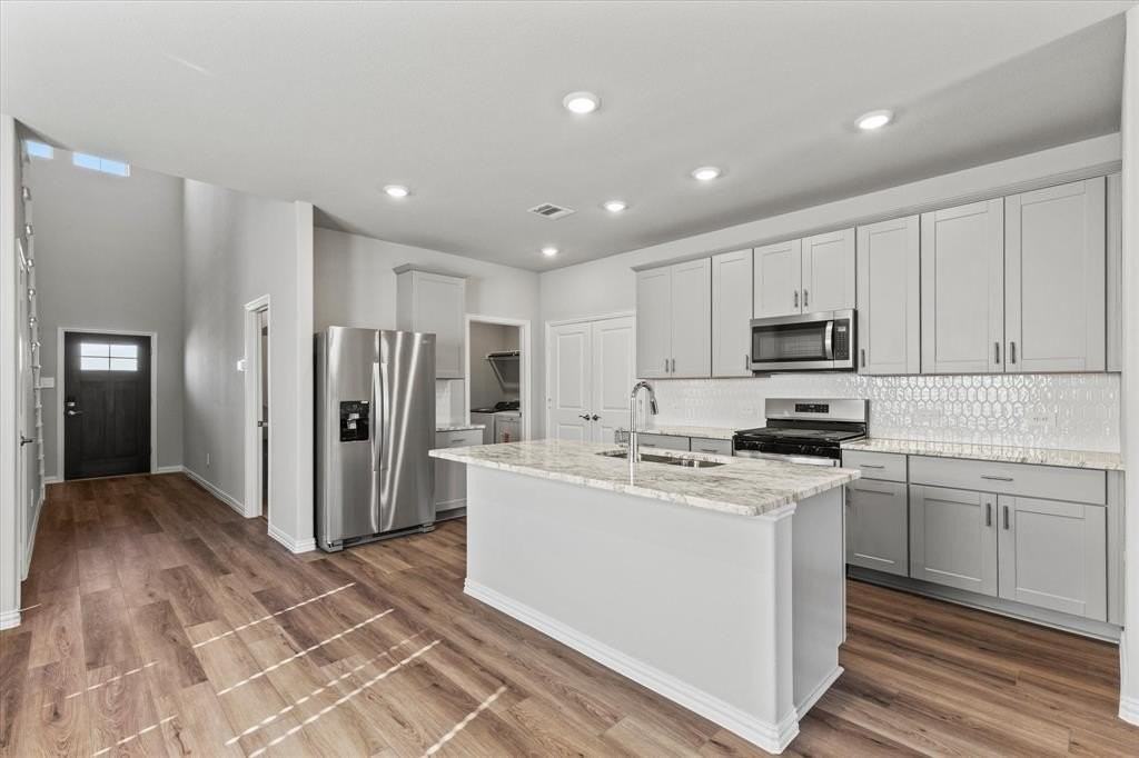 3935 Worth Dr - Photo 7 of 38