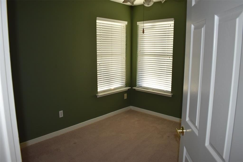 821 Ashford Dr - Photo 7 of 12