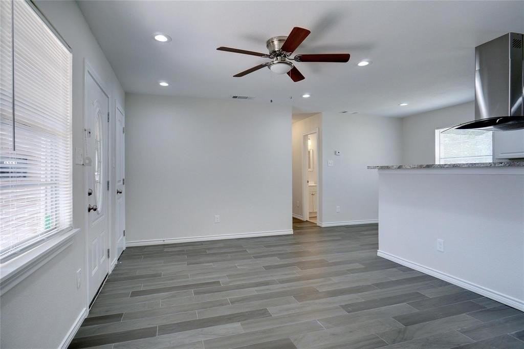 1201 E Park Dr - Photo 2 of 18