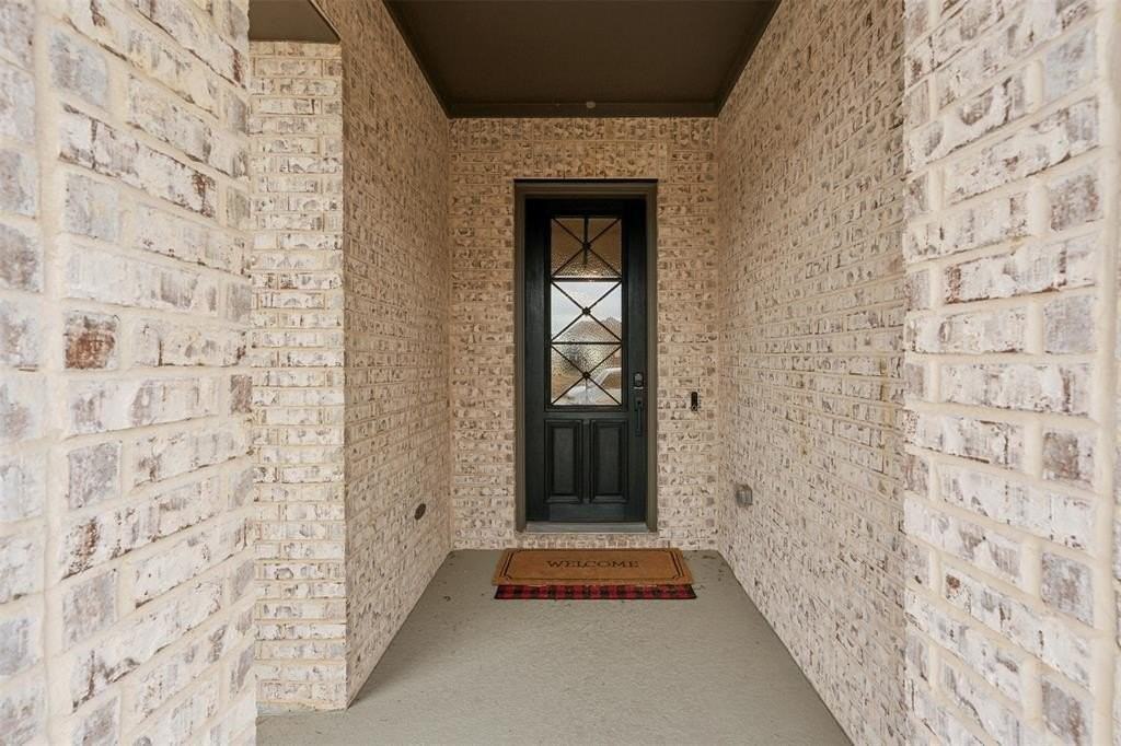 7749 Pondview Ln - Photo 5 of 30