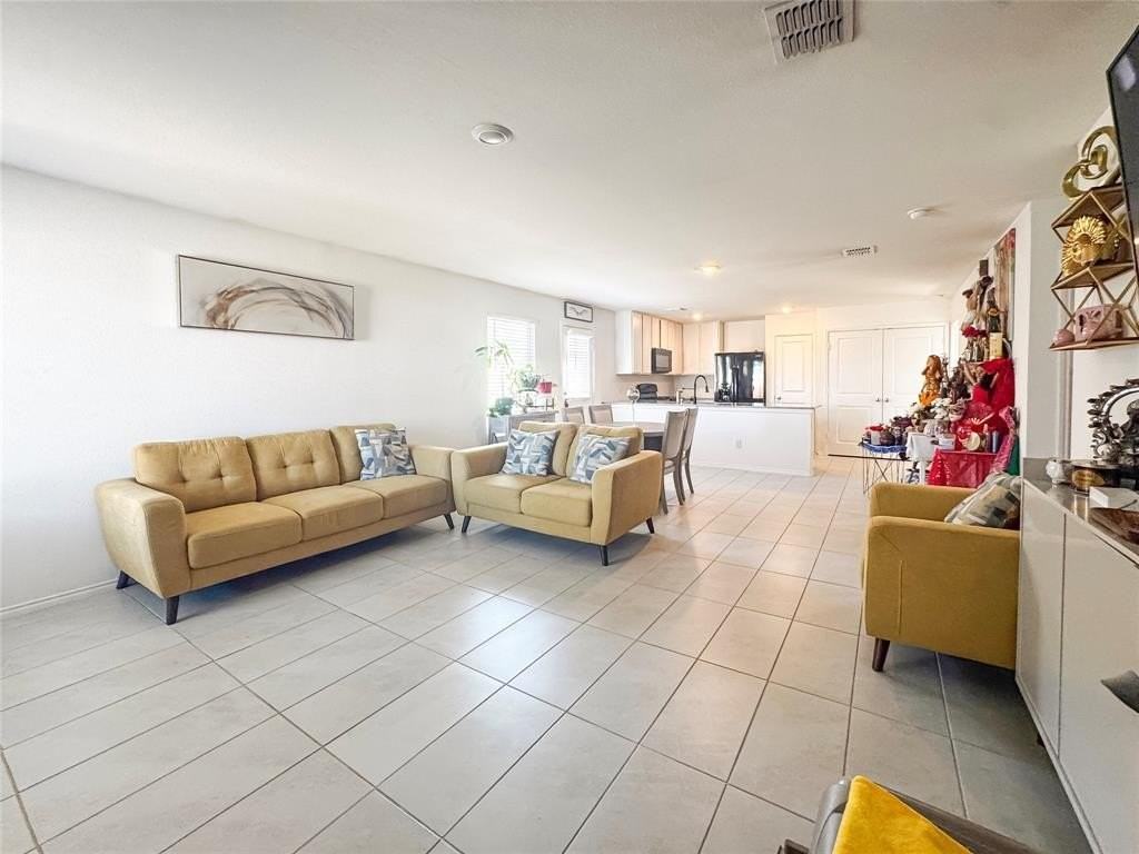 1627 Cattle Drive Ln - Photo 4 of 16