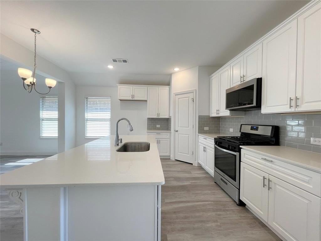 425 Camille Xing - Photo 2 of 20