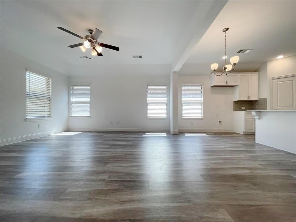 425 Camille Xing - Photo 7 of 20