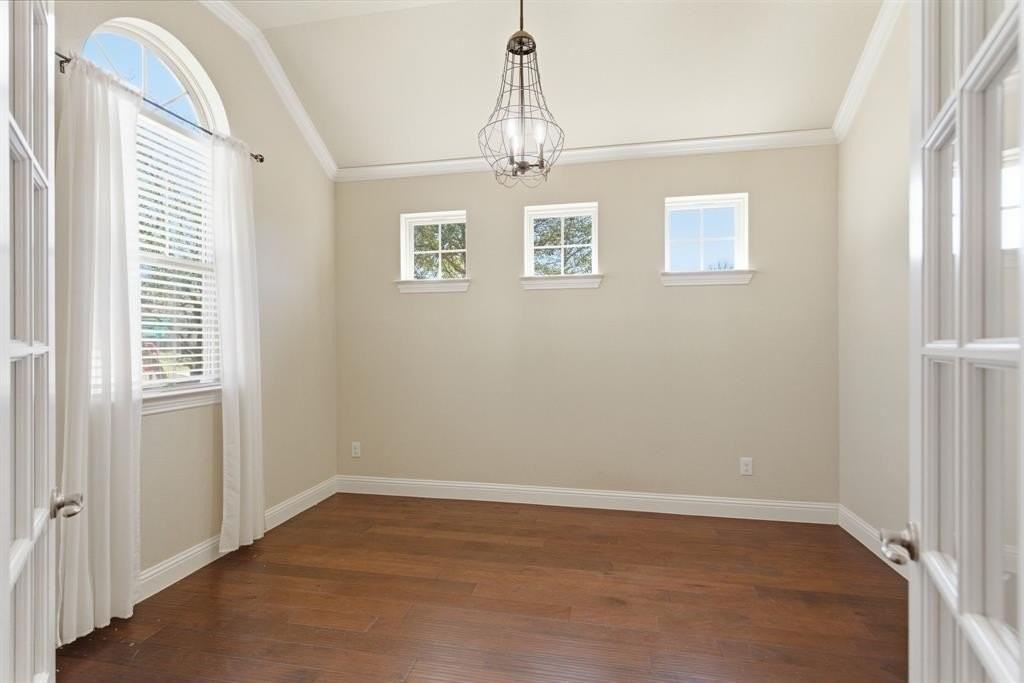 13019 Lanier Dr - Photo 5 of 25