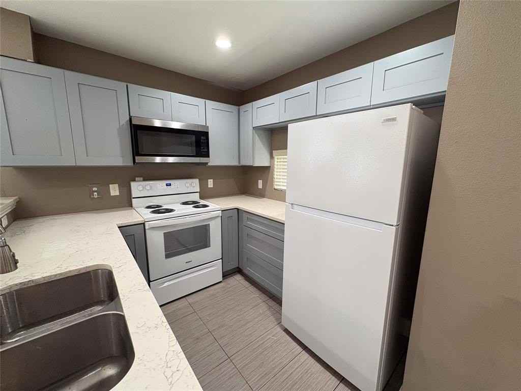 301 E Brockett St #100 - Photo 2 of 18