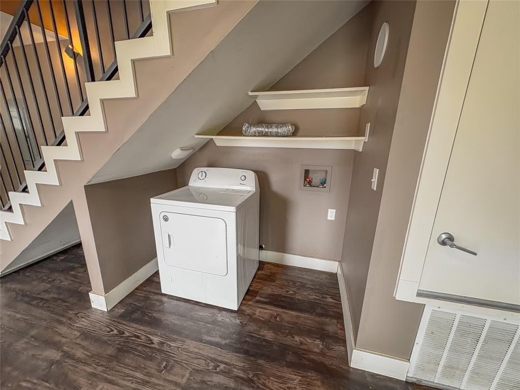 301 E Brockett St #100 - Photo 3 of 18