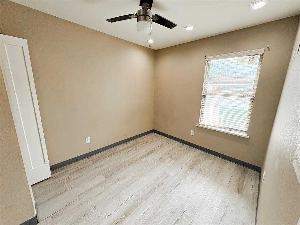 301 E Brockett St #100 - Photo 4 of 18