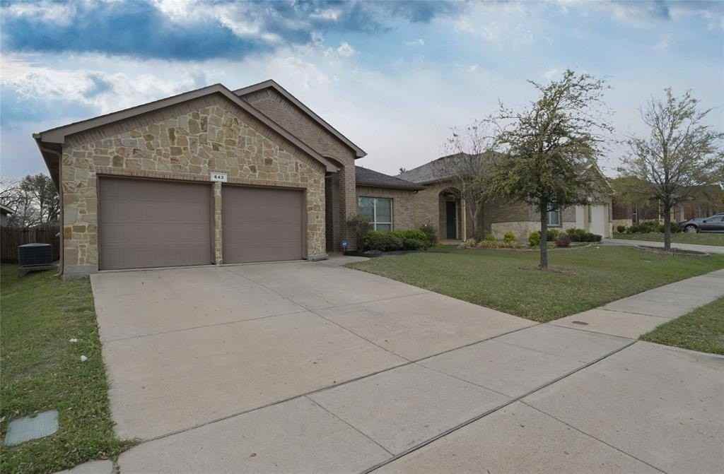 643 Alexander St - Photo 2 of 40