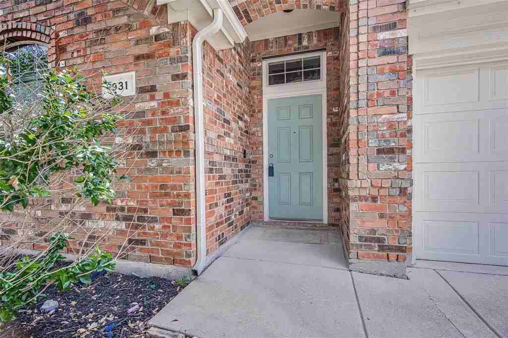 931 Hunter Ln - Photo 4 of 36