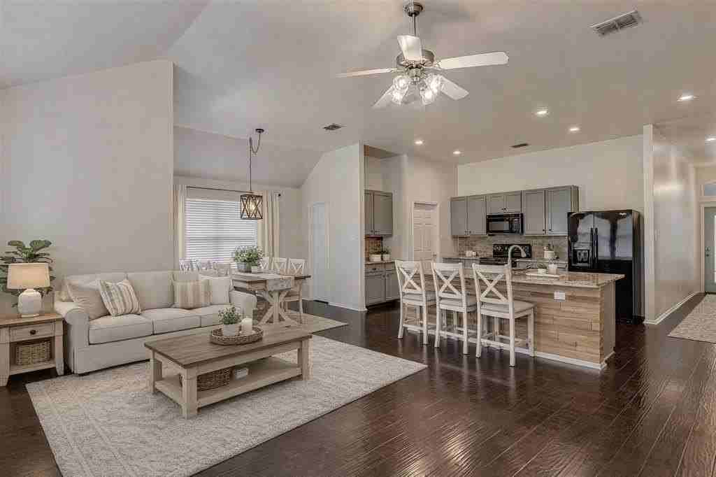 931 Hunter Ln - Photo 6 of 36