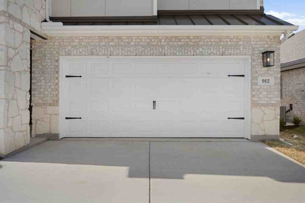 912 Alberta - Photo 4 of 35