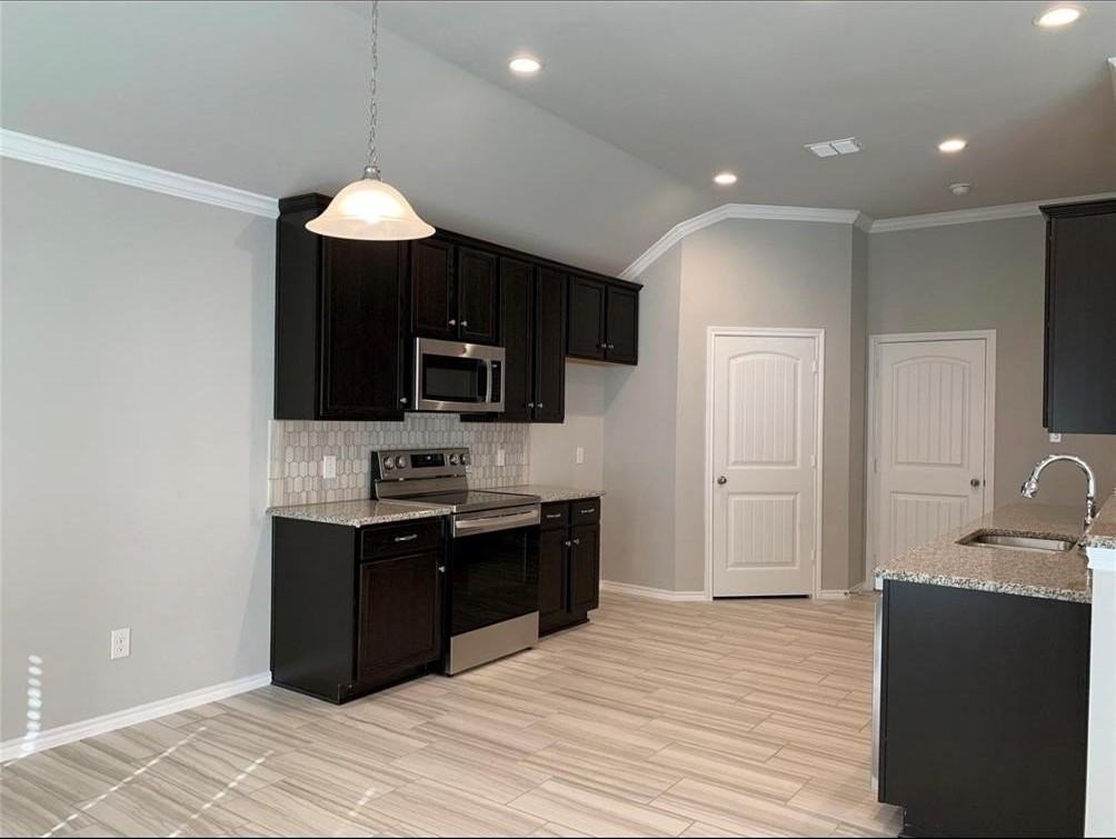 1921 Green Terrace Dr - Photo 7 of 21