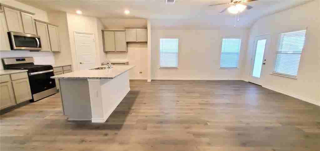 808 Marigold St - Photo 4 of 25