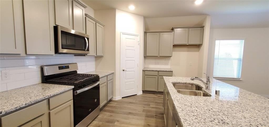 808 Marigold St - Photo 5 of 25