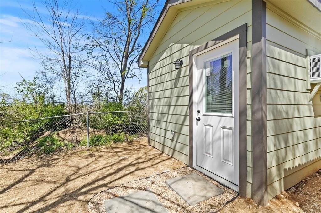 2409 Shropshire St #B - Photo 2 of 6