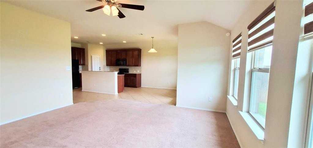 2832 Cresent Lake Dr - Photo 5 of 12