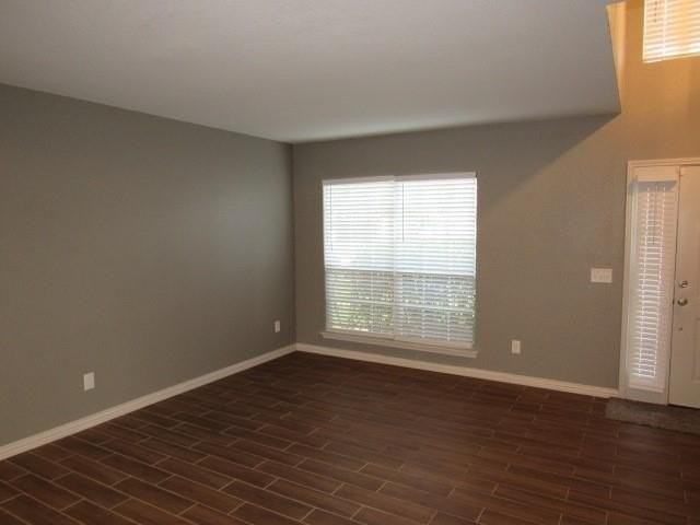 526 Newberry St - Photo 2 of 3