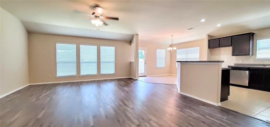 925 Westfield Dr - Photo 2 of 15