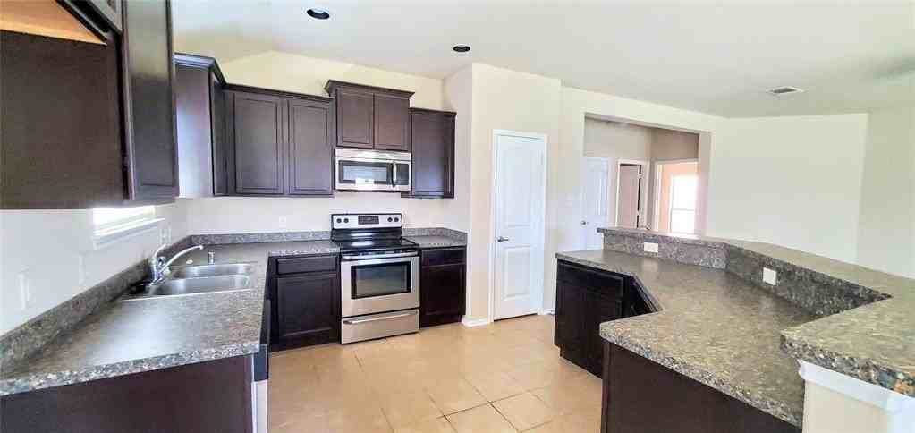 925 Westfield Dr - Photo 6 of 15