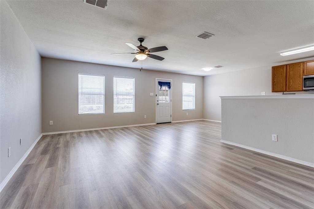 1122 Augustin Dr - Photo 2 of 12