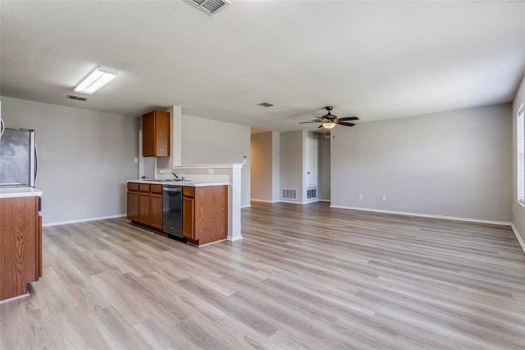 1122 Augustin Dr - Photo 4 of 12