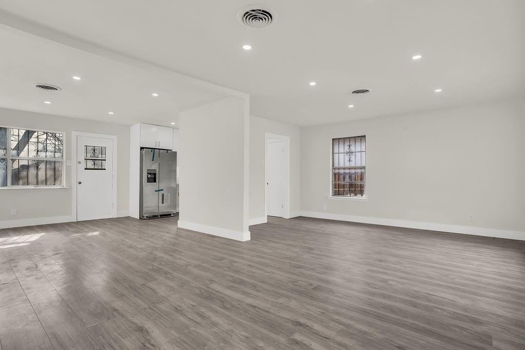 1246 Brookmere Dr - Photo 4 of 24