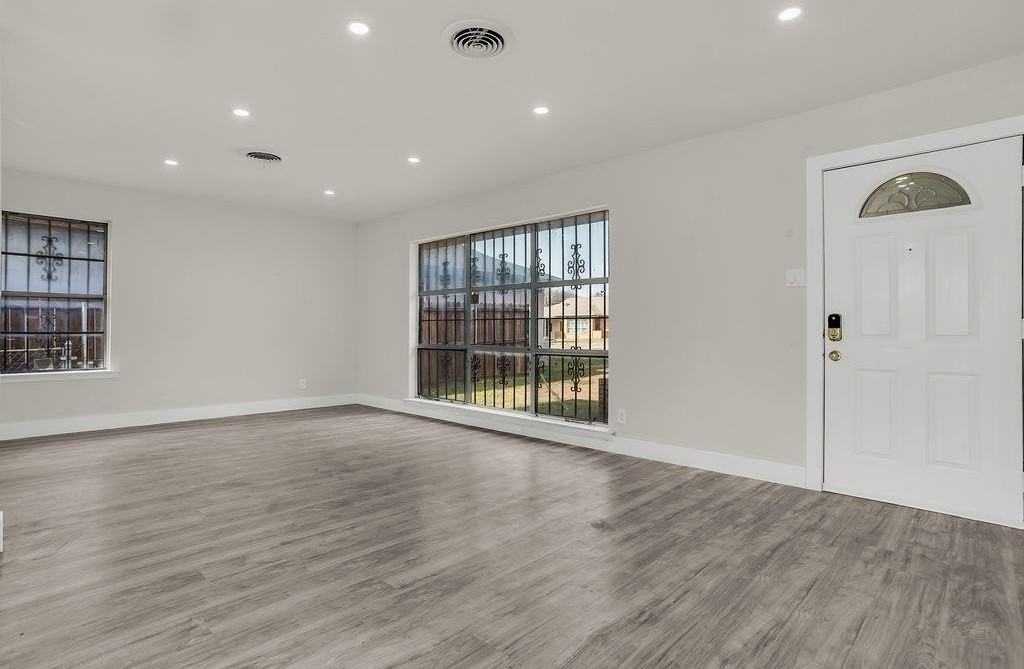 1246 Brookmere Dr - Photo 5 of 24