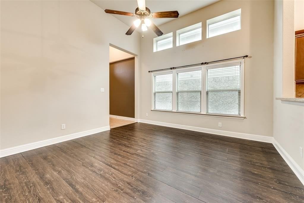 1613 Applegate Way - Photo 2 of 16