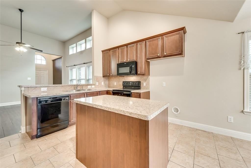 1613 Applegate Way - Photo 5 of 16