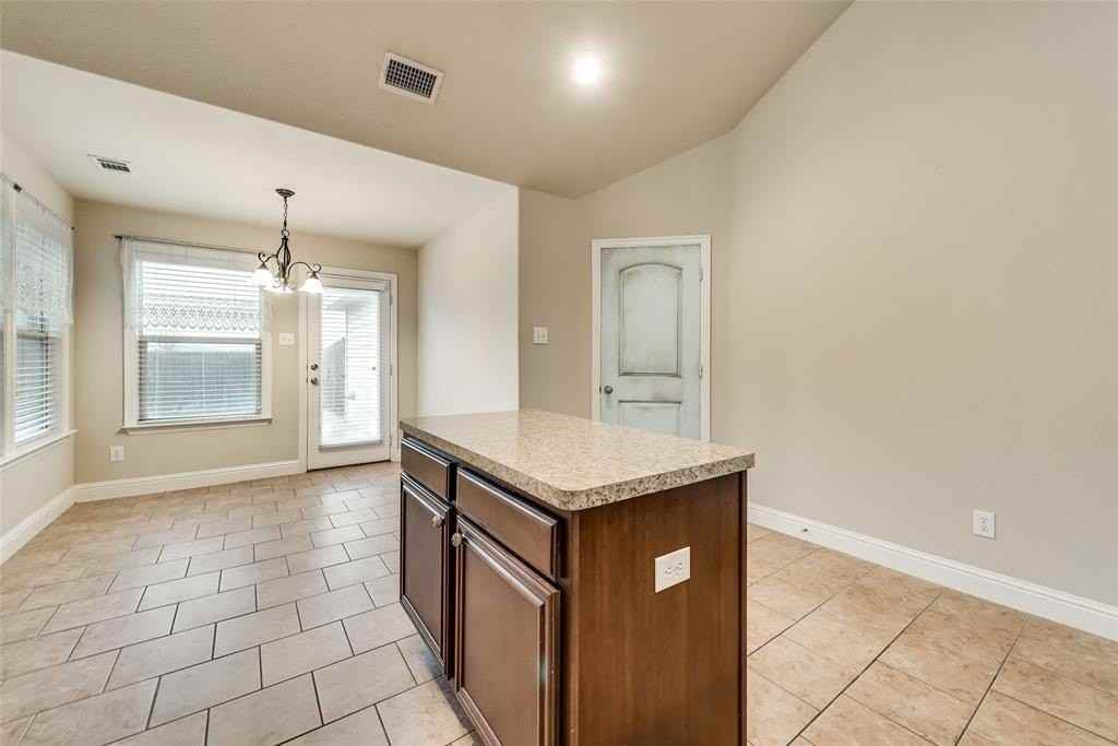 1613 Applegate Way - Photo 7 of 16