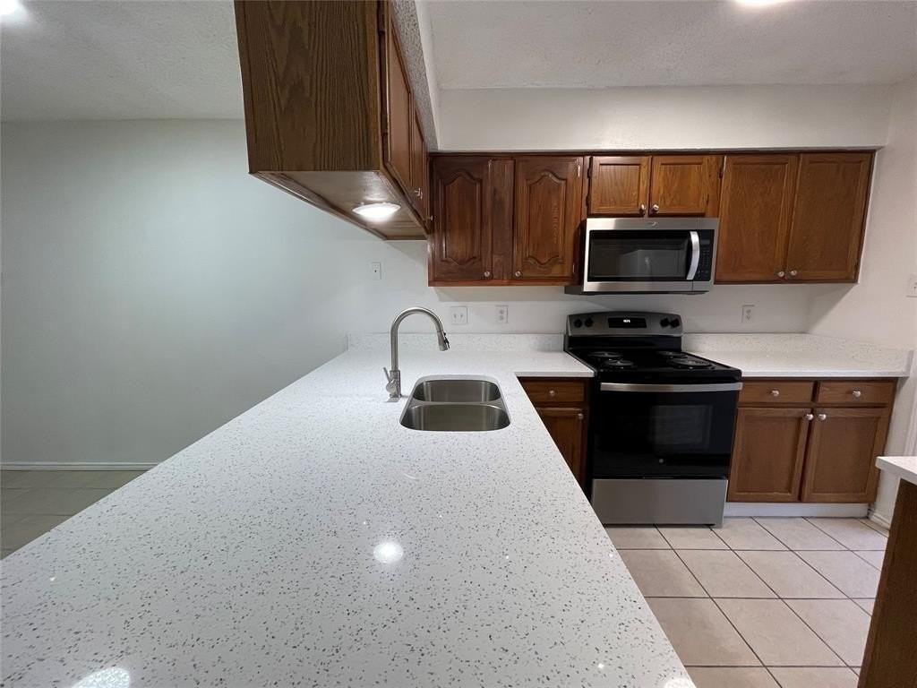 1404 Shufford St - Photo 3 of 26