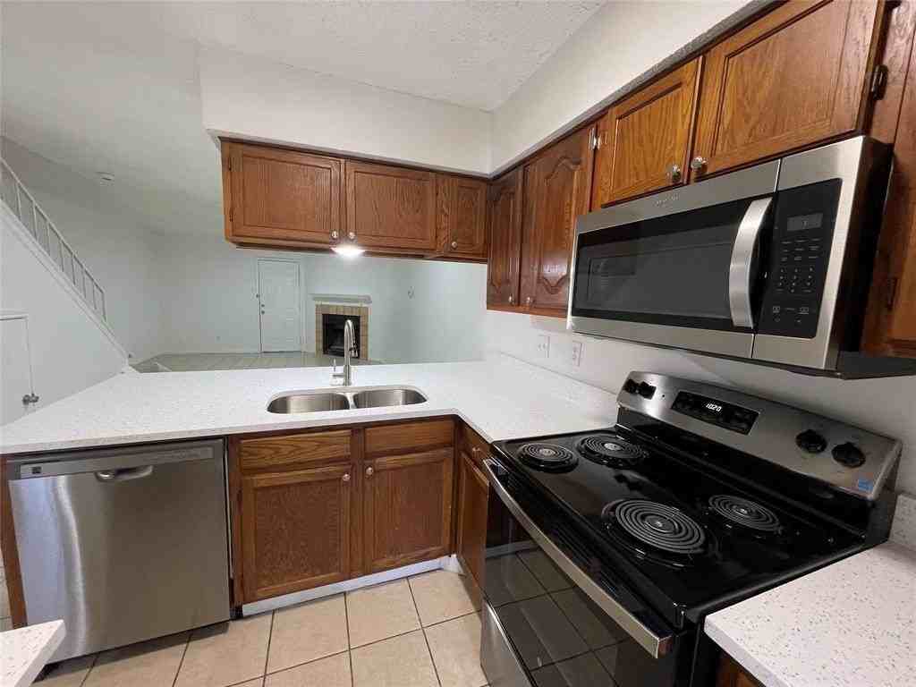 1404 Shufford St - Photo 4 of 26