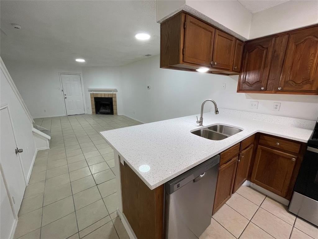 1404 Shufford St - Photo 6 of 26