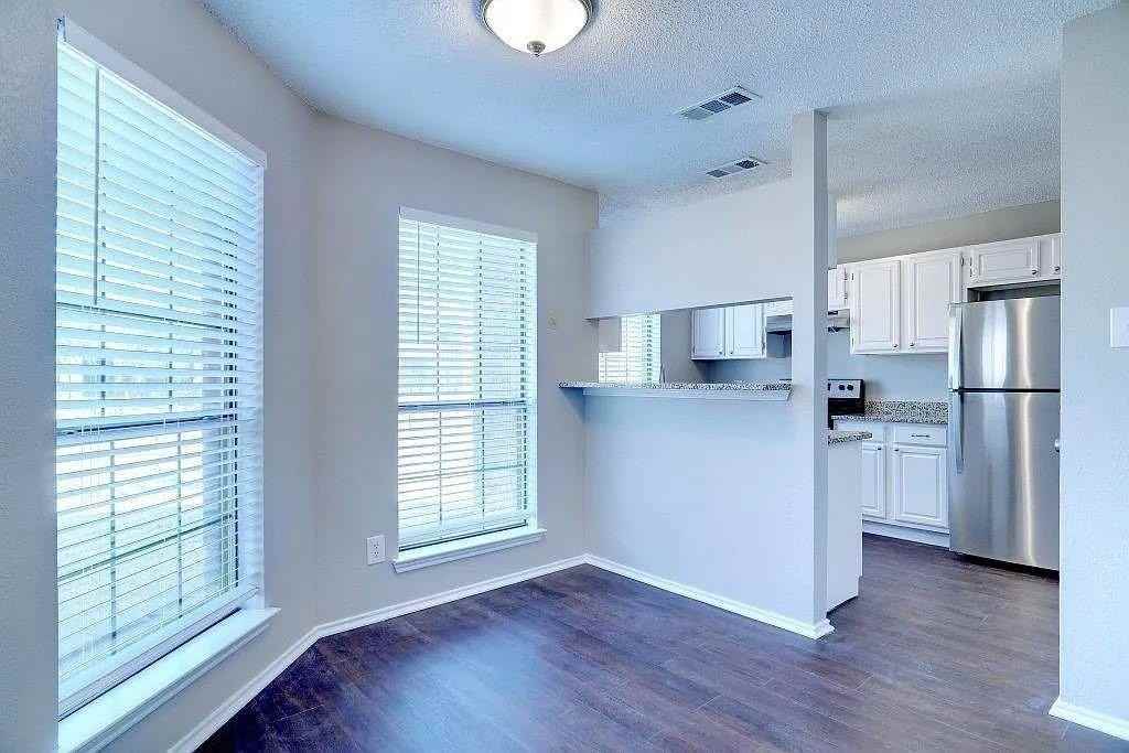 1400 Paintbrush St - Photo 6 of 13