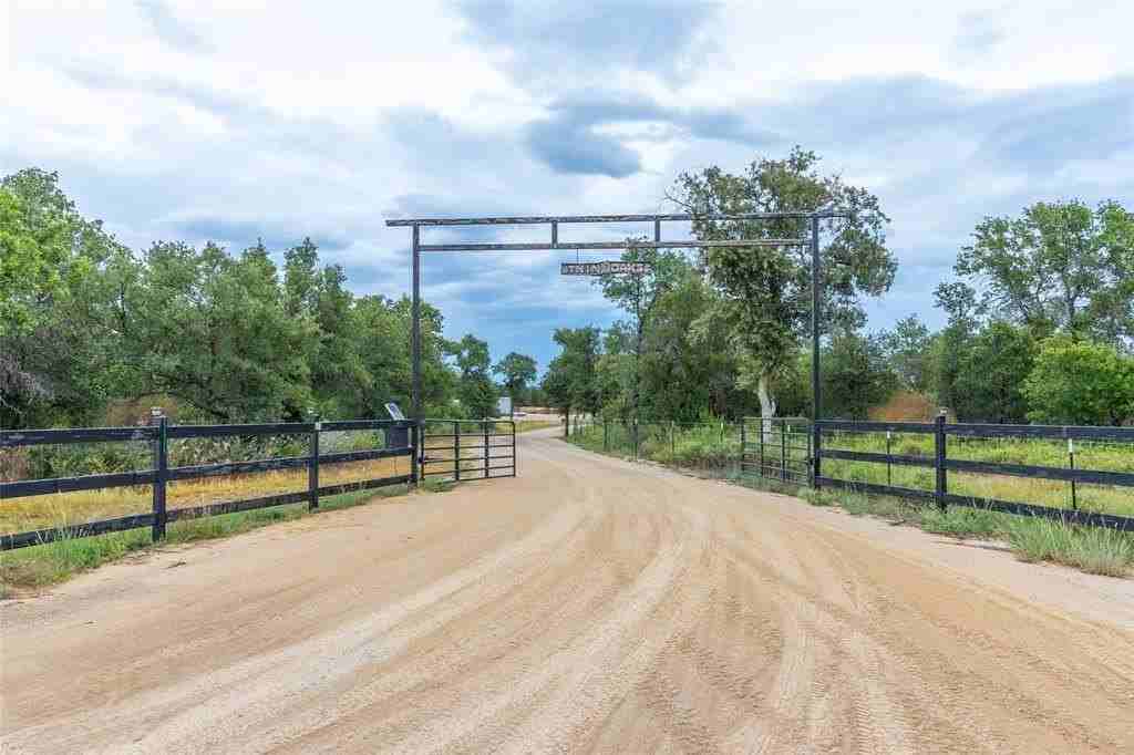 6722 705 - Photo 4 of 40