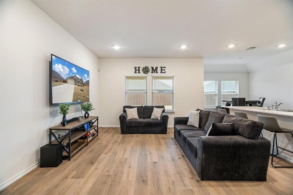 1620 Knoll Crest Dr - Photo 4 of 26