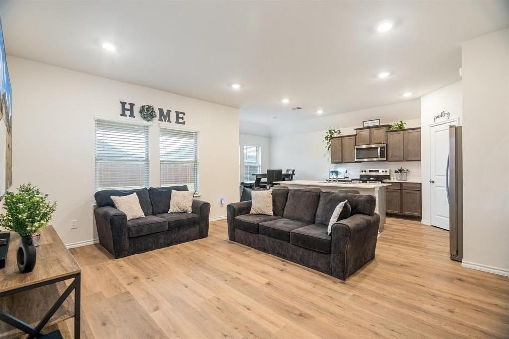 1620 Knoll Crest Dr - Photo 5 of 26