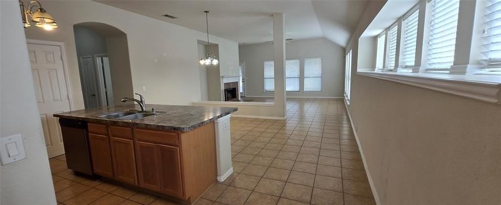 2121 Kingsdale Ct - Photo 5 of 29